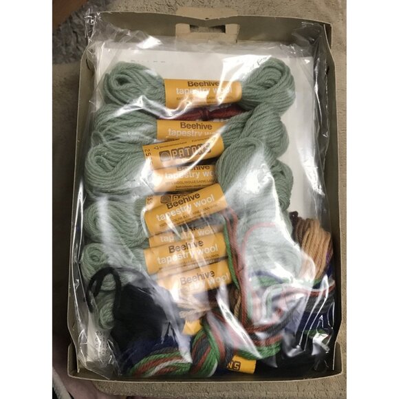 VINTAGE JEAN MCINTOSH NEEDLEWORK~PETIT POINT KIT 146 LITTLE SIOUX~3.75"X4.5"~NIP - Picture 3 of 4